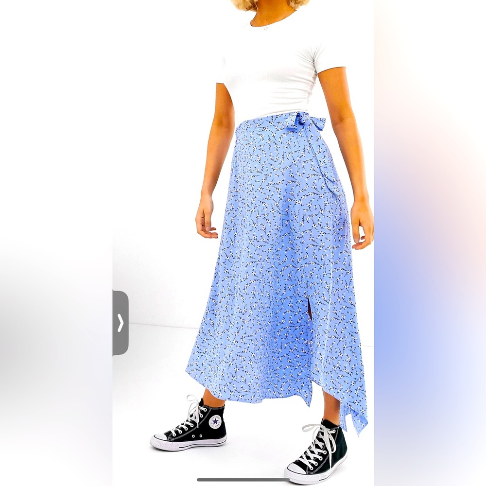 New Look blue fun floral midi skirt NWOT